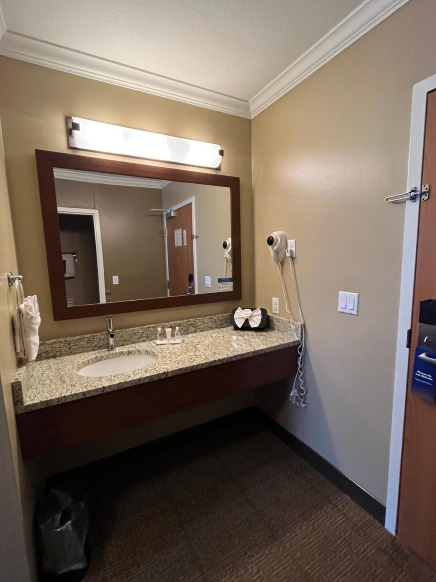 Comfort Inn & Suites Ocean Shores Exteriör bild